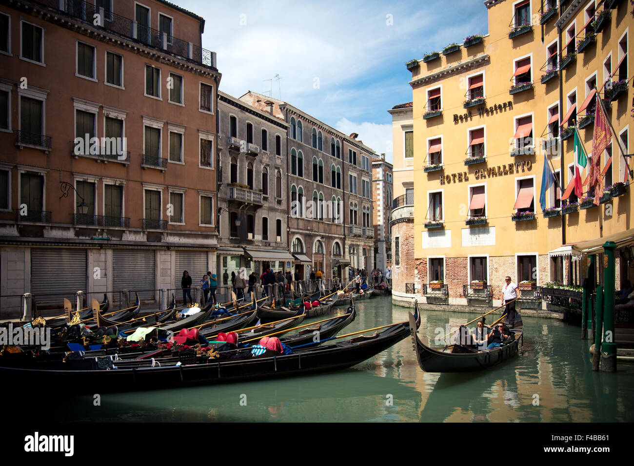 Stazione di gondole Bacino Oresolo sui canali di Venezia Italia Foto Stock