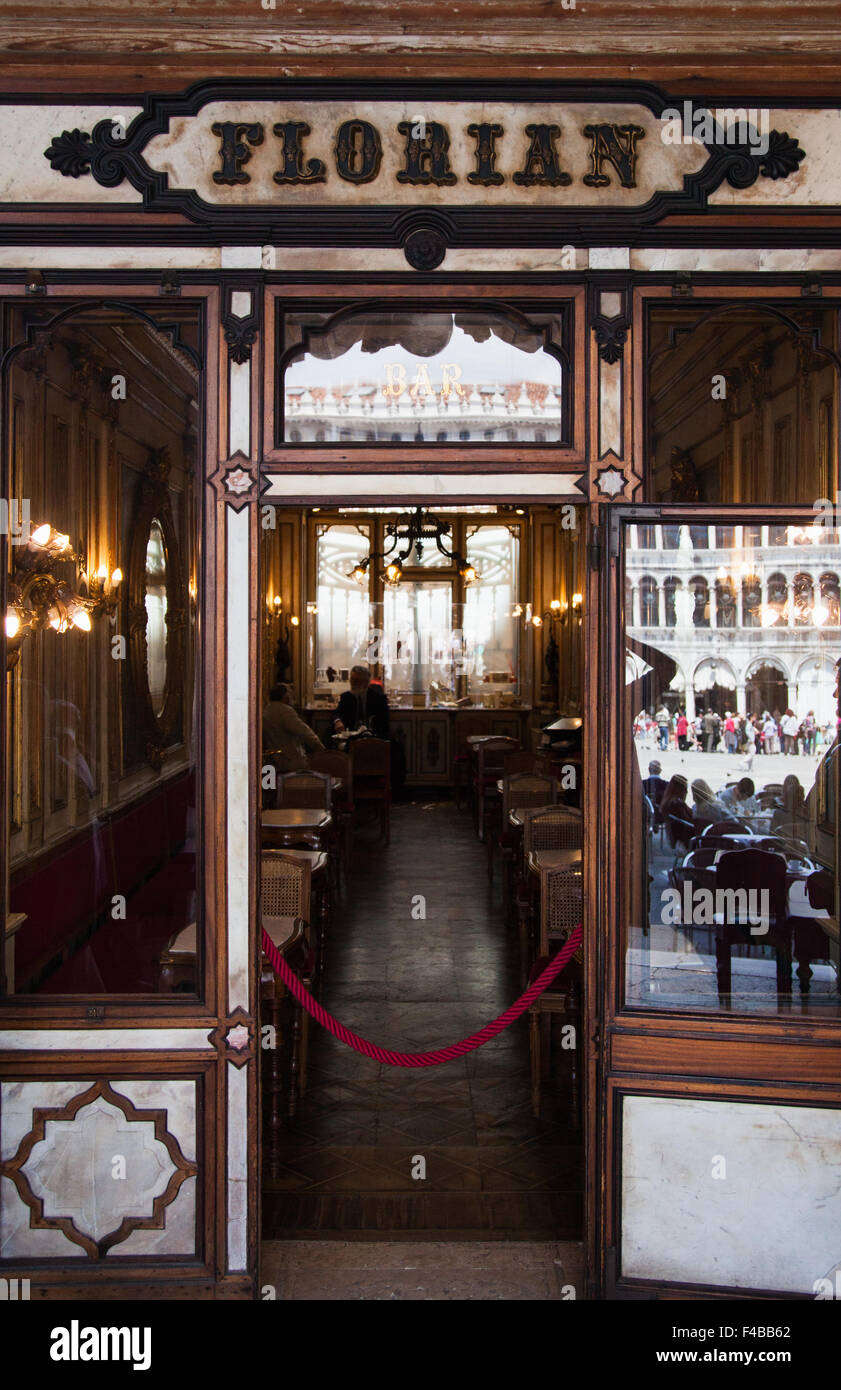 Famoso cafe Floria su San Marco piazza di Venezia Foto Stock
