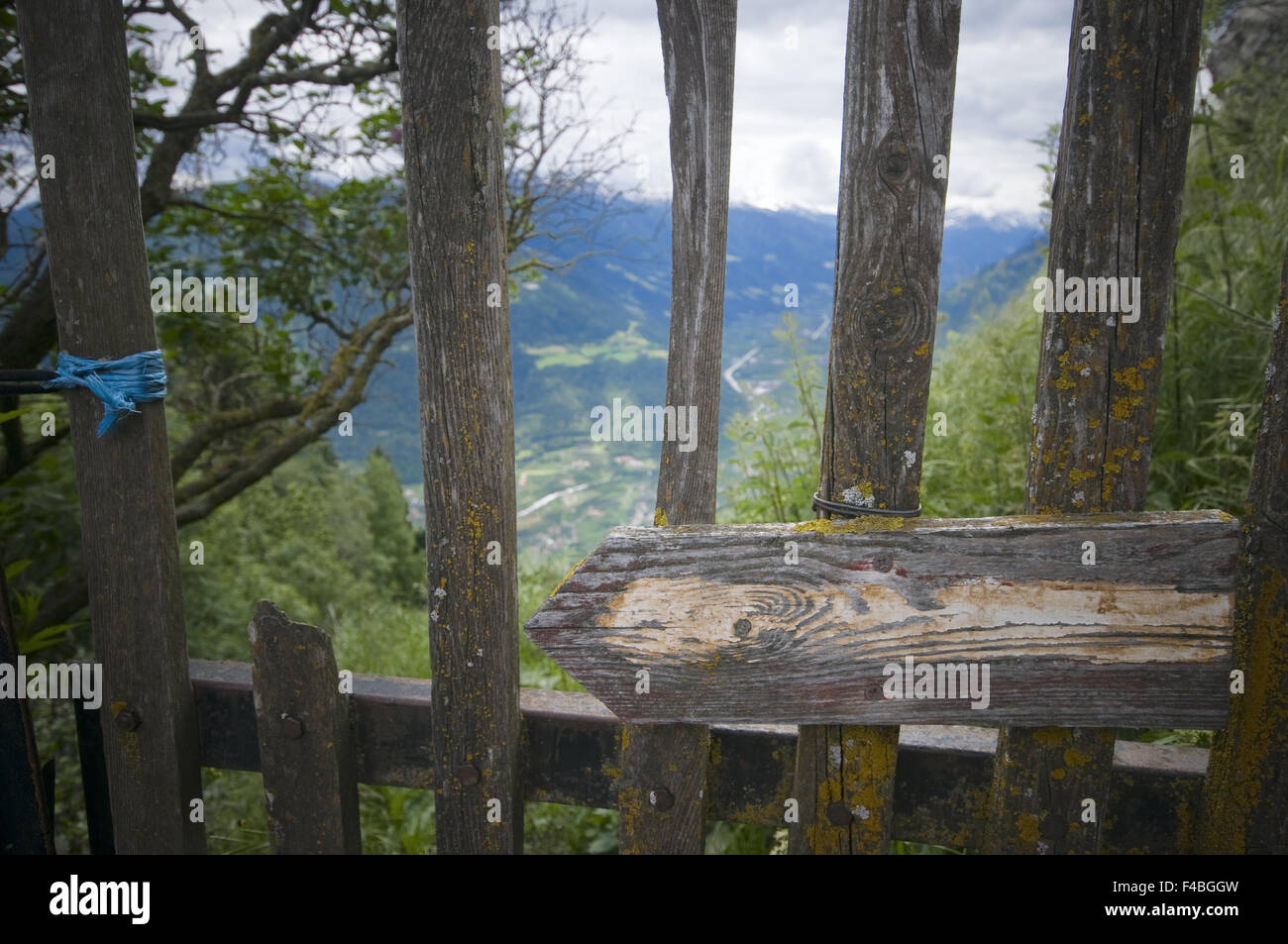 Recinto con freccia in legno Foto Stock