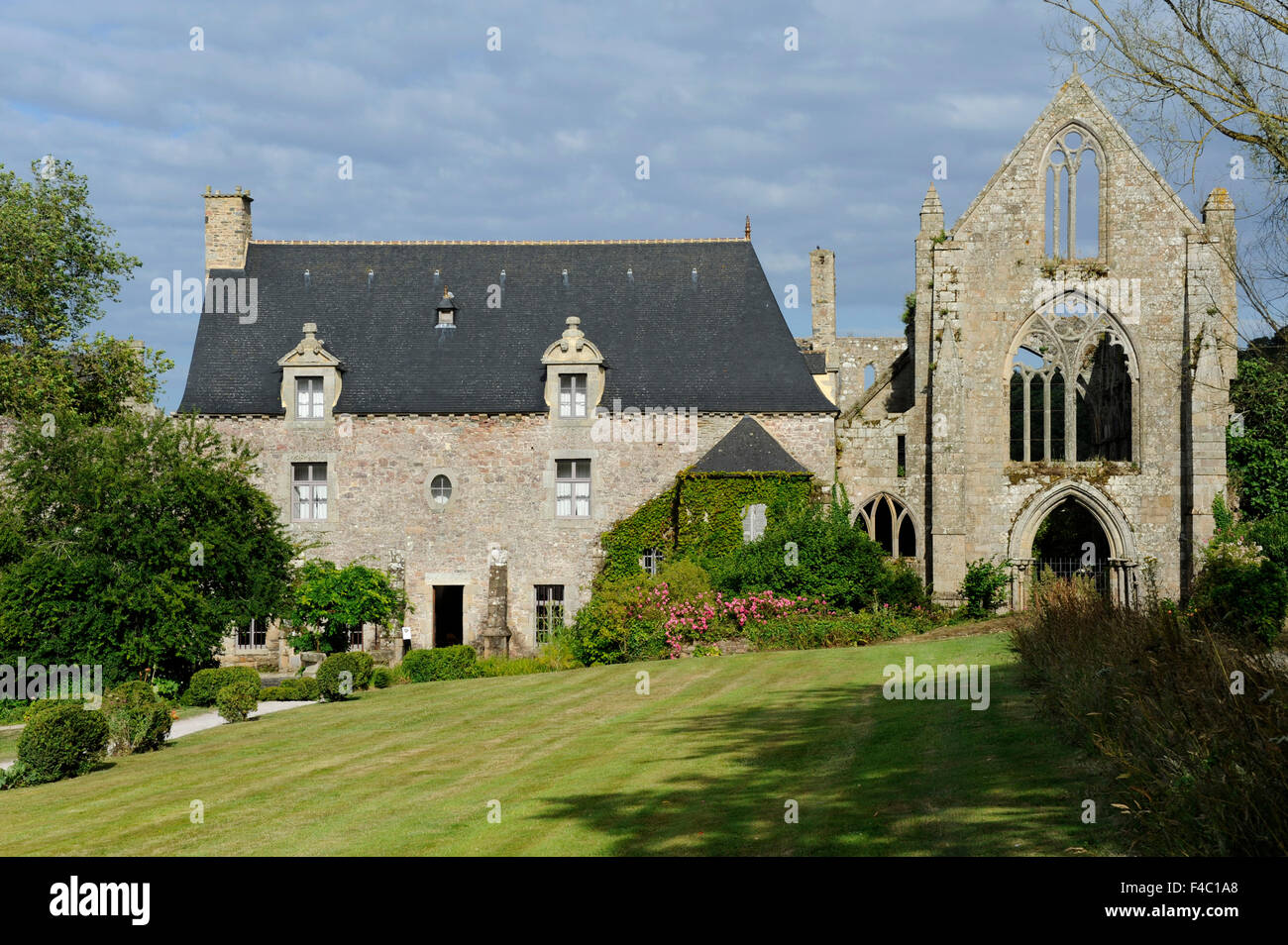 Abbaye de Beauport,le rovine della cappella e batiment au Duc,Paimpol,Cotes-d'Armor,Bretagne,Brittany,Francia Foto Stock