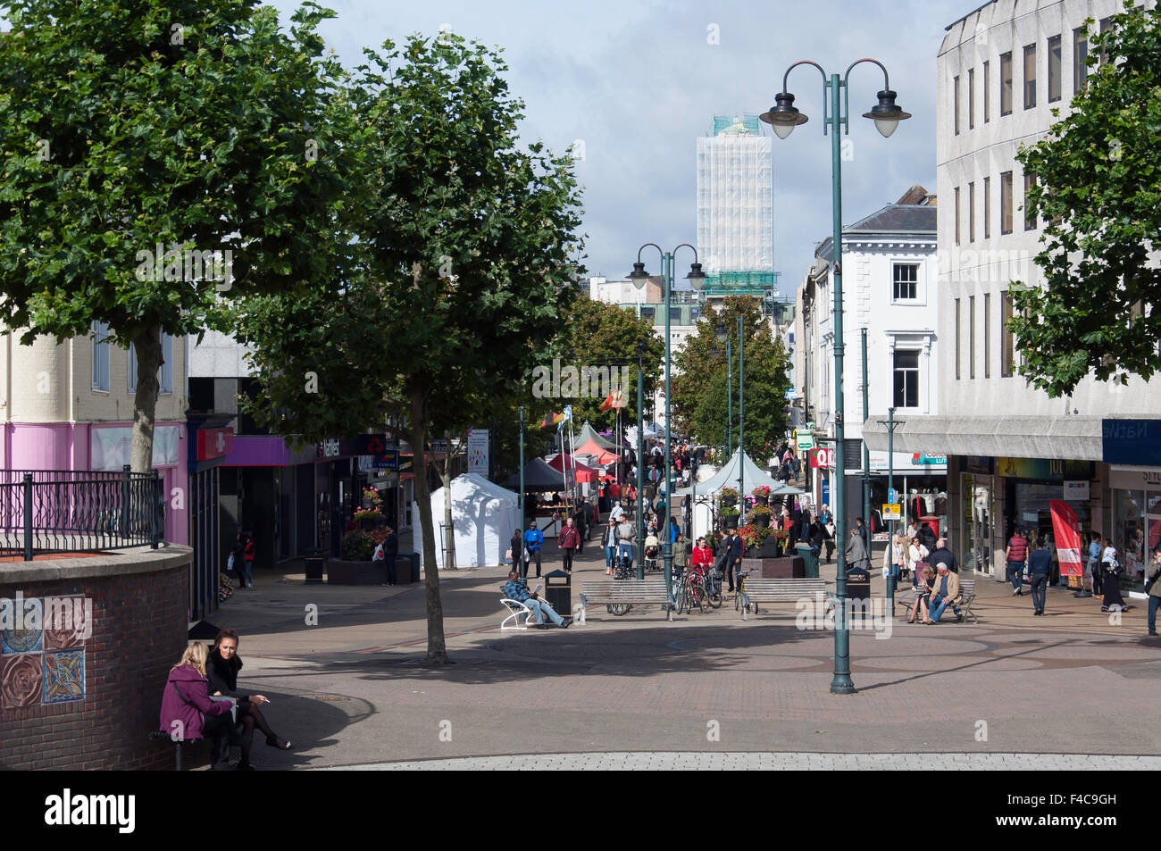 Giorno di mercato su George Street, Luton, Bedfordshire, England, Regno Unito Foto Stock