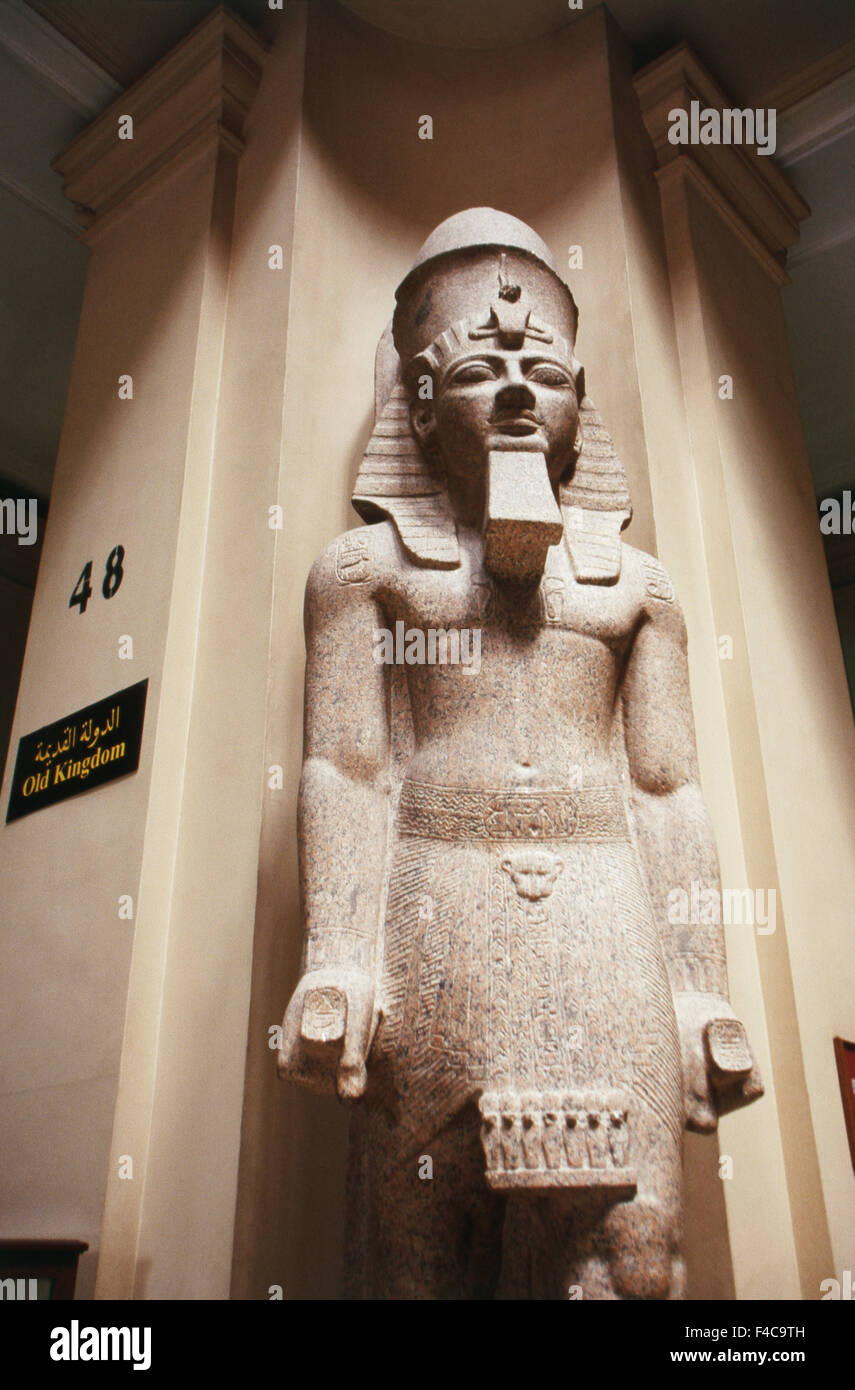 L'Egitto, al Cairo, Museo delle antichità, all'interno della gigantesca statua di Ramesse (formato di grandi dimensioni disponibili) Foto Stock