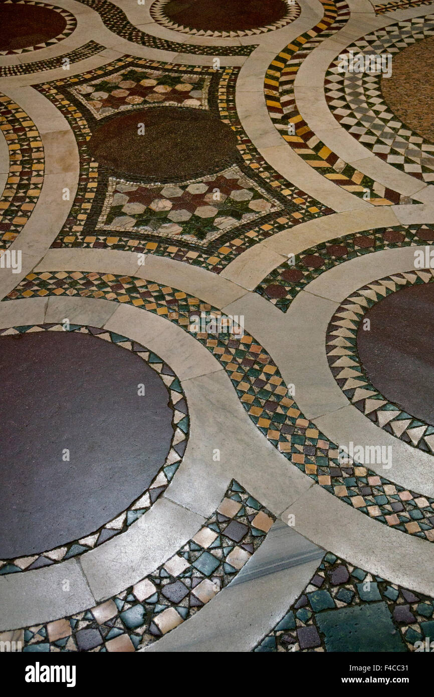 Pavimento piastrellato all'interno della Basilica Papale di Santa Maria Maggiore, Roma, Italia Foto Stock