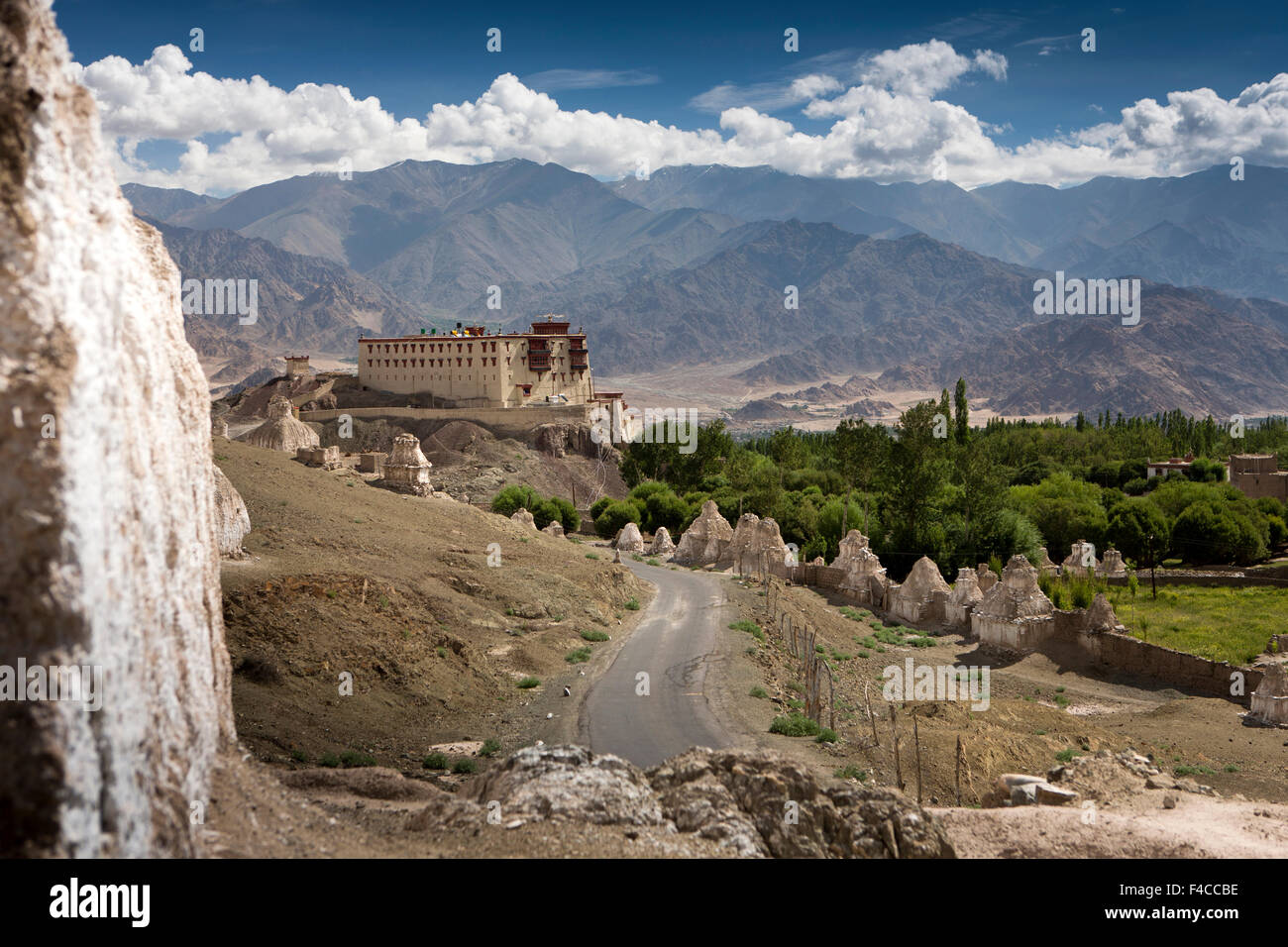 India, Jammu e Kashmir, Ladakh, Stok Palace, casa estiva di antica famiglia reale, ora un museo del villaggio di cui sopra Foto Stock