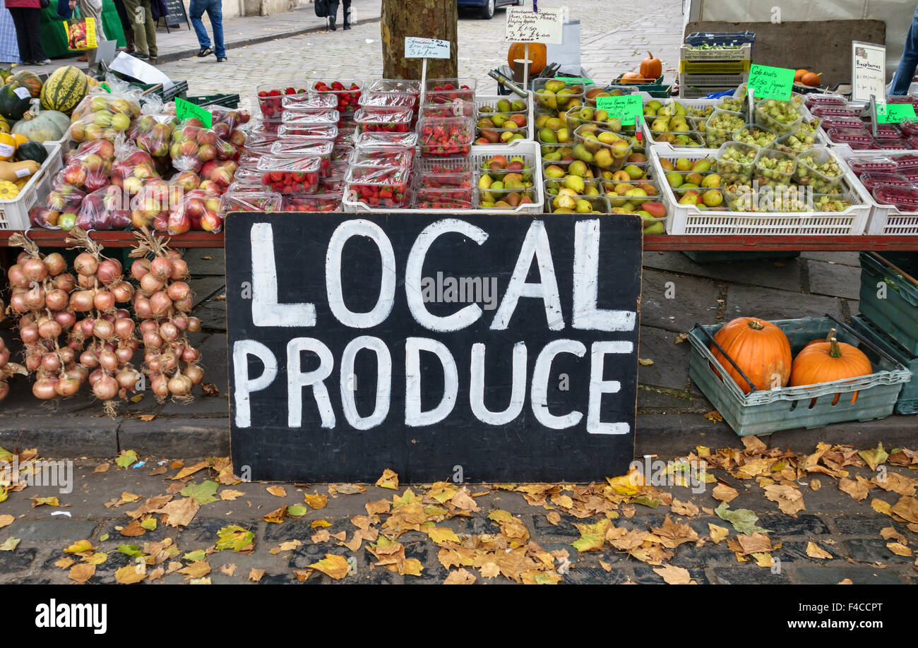 Pozzetti, Somerset, Regno Unito. I pozzetti annuale Food Festival in piazza del mercato nel mese di ottobre. Vi è anche un settimanale mercato degli agricoltori Foto Stock