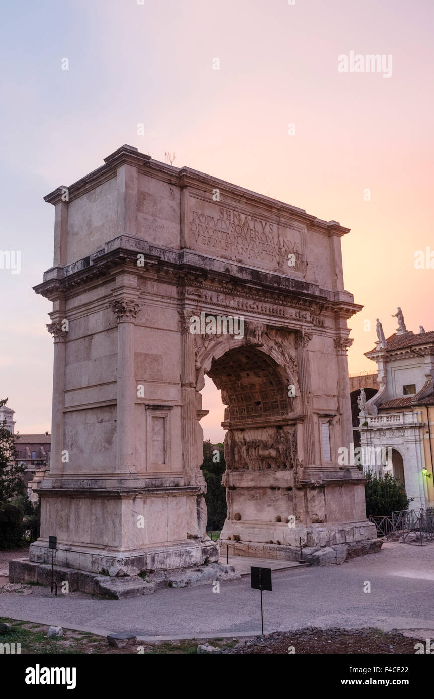 Arco di Tito al tramonto. Via Sacra,roma, Italia Foto Stock