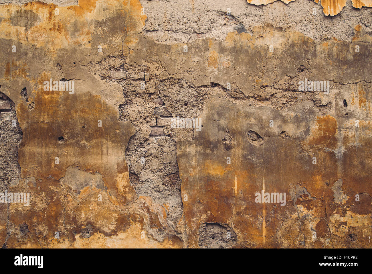 Il vecchio muro cadente in Europa lo sfondo con copyspace Foto Stock