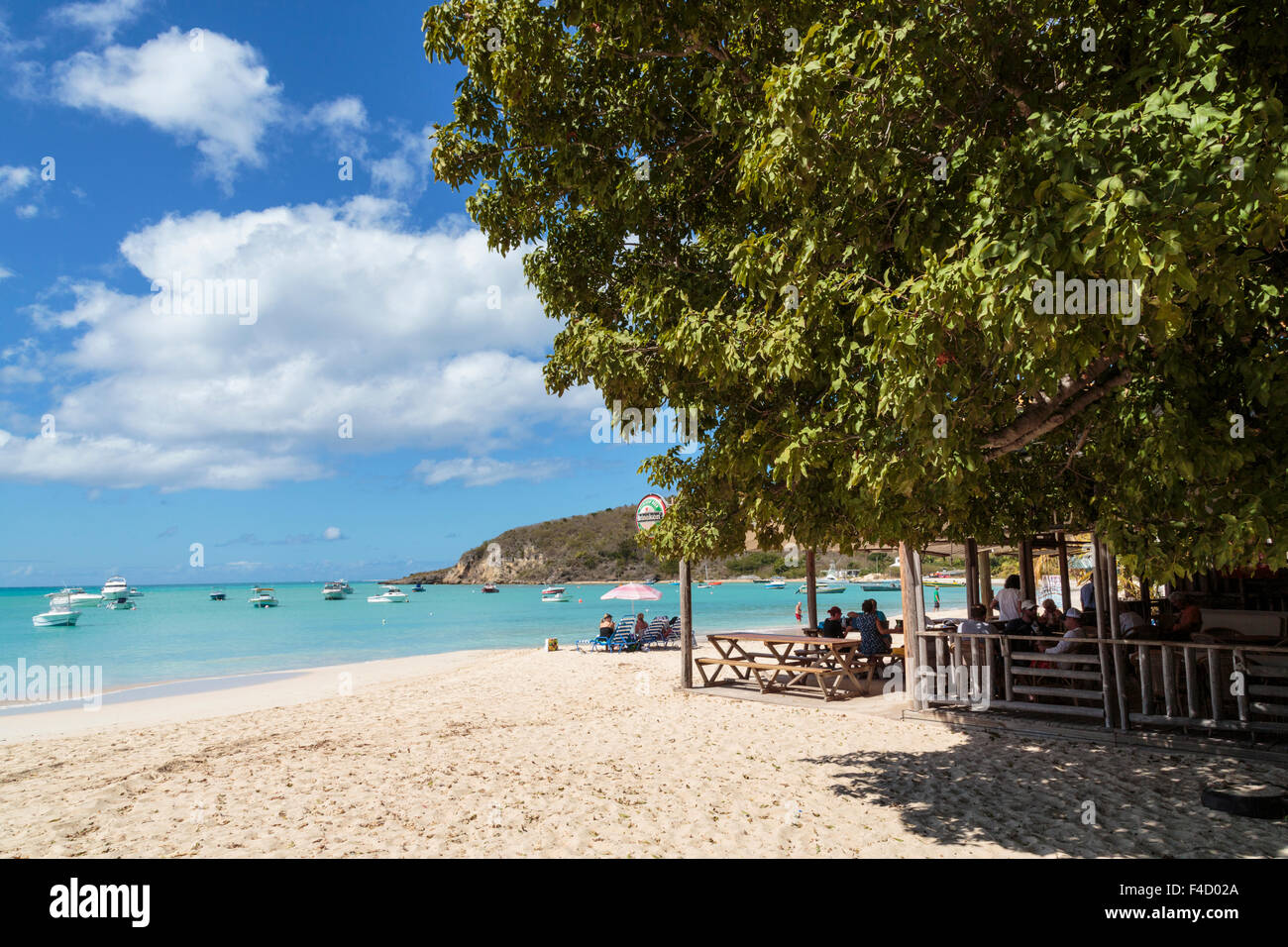 Caraibi, Anguilla. Beachside cafe scene. Foto Stock