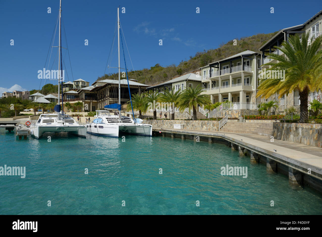 Caraibi, Isole Vergini Britanniche, Scrub Island. Imbarcazioni presso la  banchina di scrub Island Resort, Spa & Marina (formato di grandi dimensioni  disponibili Foto stock - Alamy