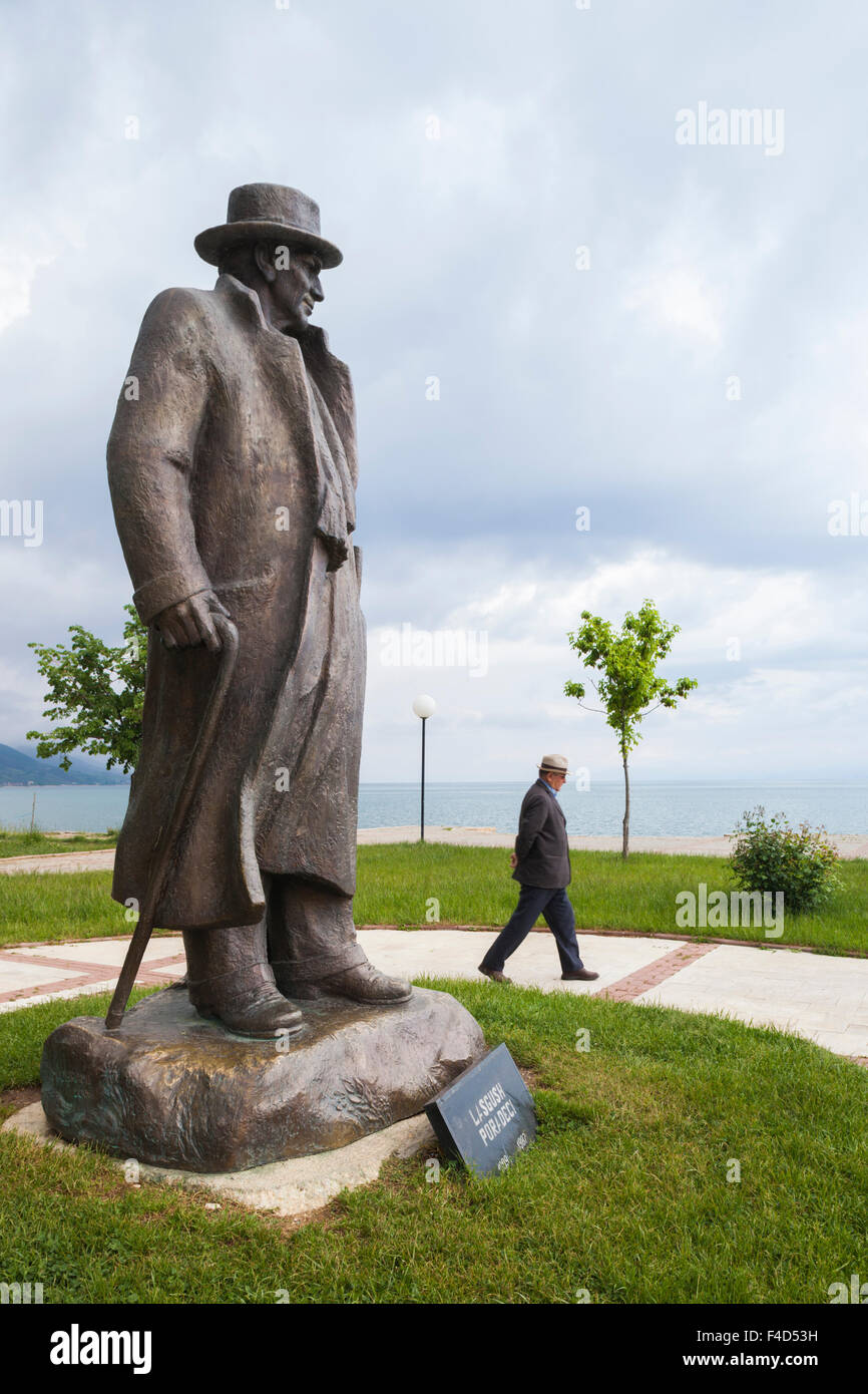 L'Albania, il lago di Ohrid, Pogradec, statua di Lasgush Poradeci, albanese poeta e mistico Foto Stock