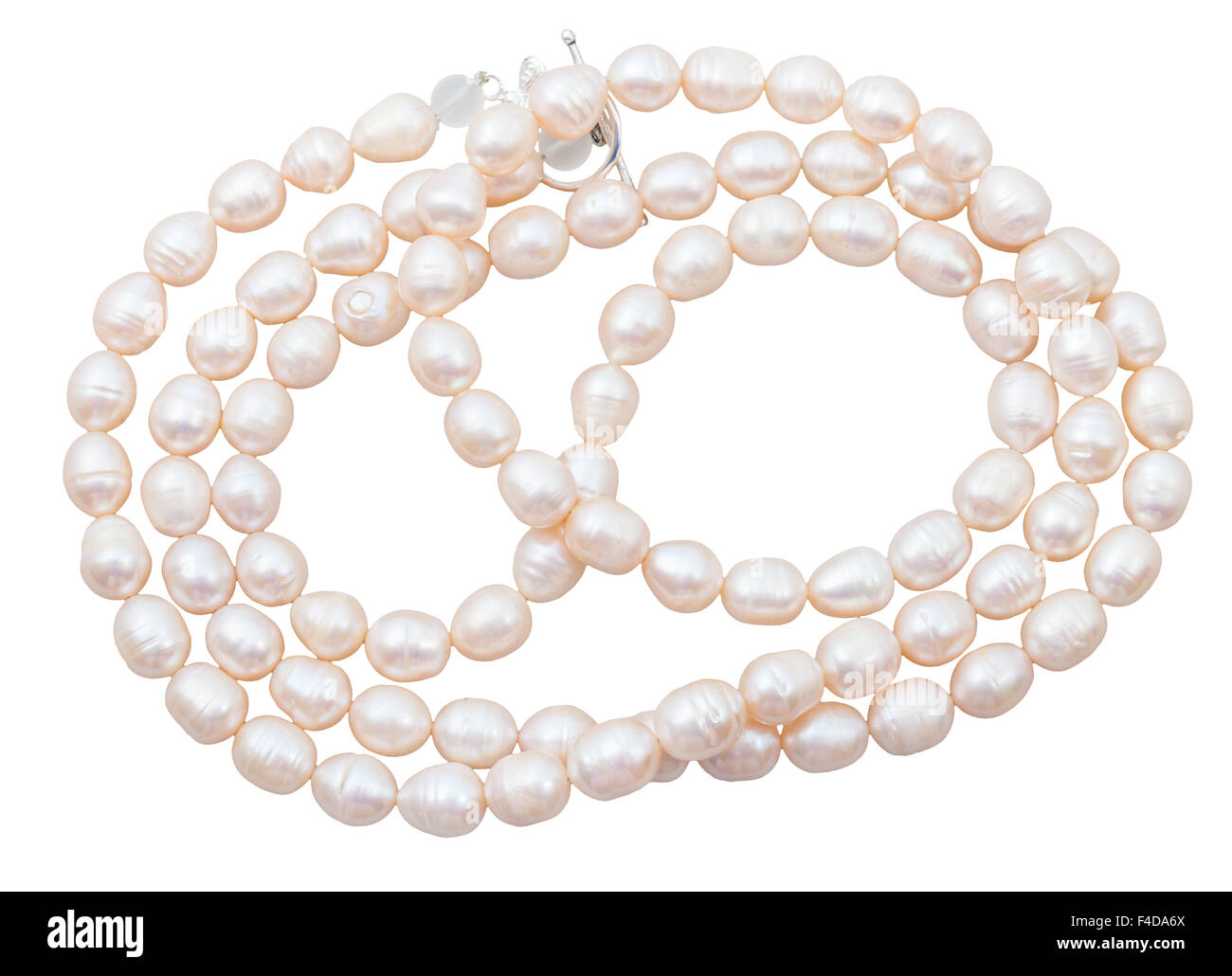 Stringhe di perle da rosa naturale di perle di acqua dolce isolato su sfondo bianco Foto Stock