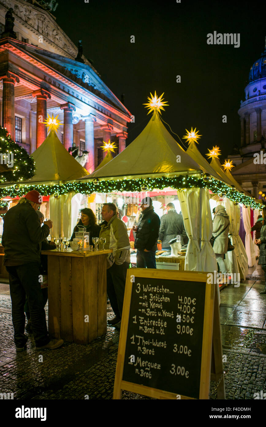 Germania, Berlino, Gendarmenmarkt, mercato di Natale, outdoor negozio di alimentari Foto Stock