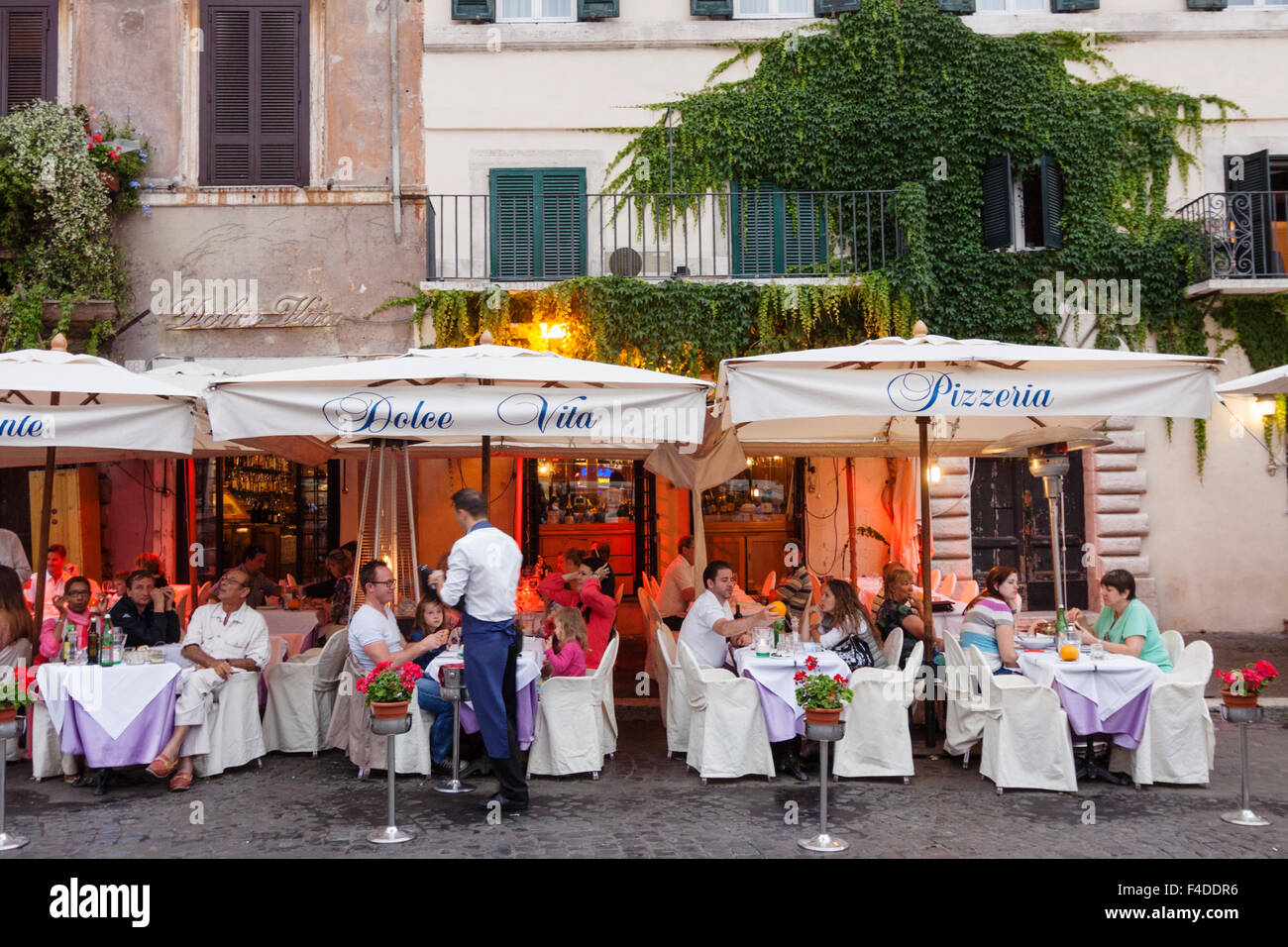 Cene Alfresco a Piazza Navona, Roma, Italia Foto Stock