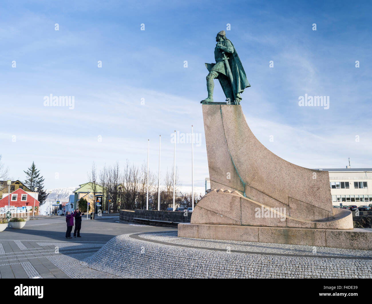 Reykjavik, monumento per Leif Eriksson di fronte all Hallgrimskirkja. (Grandi dimensioni formato disponibile) Foto Stock