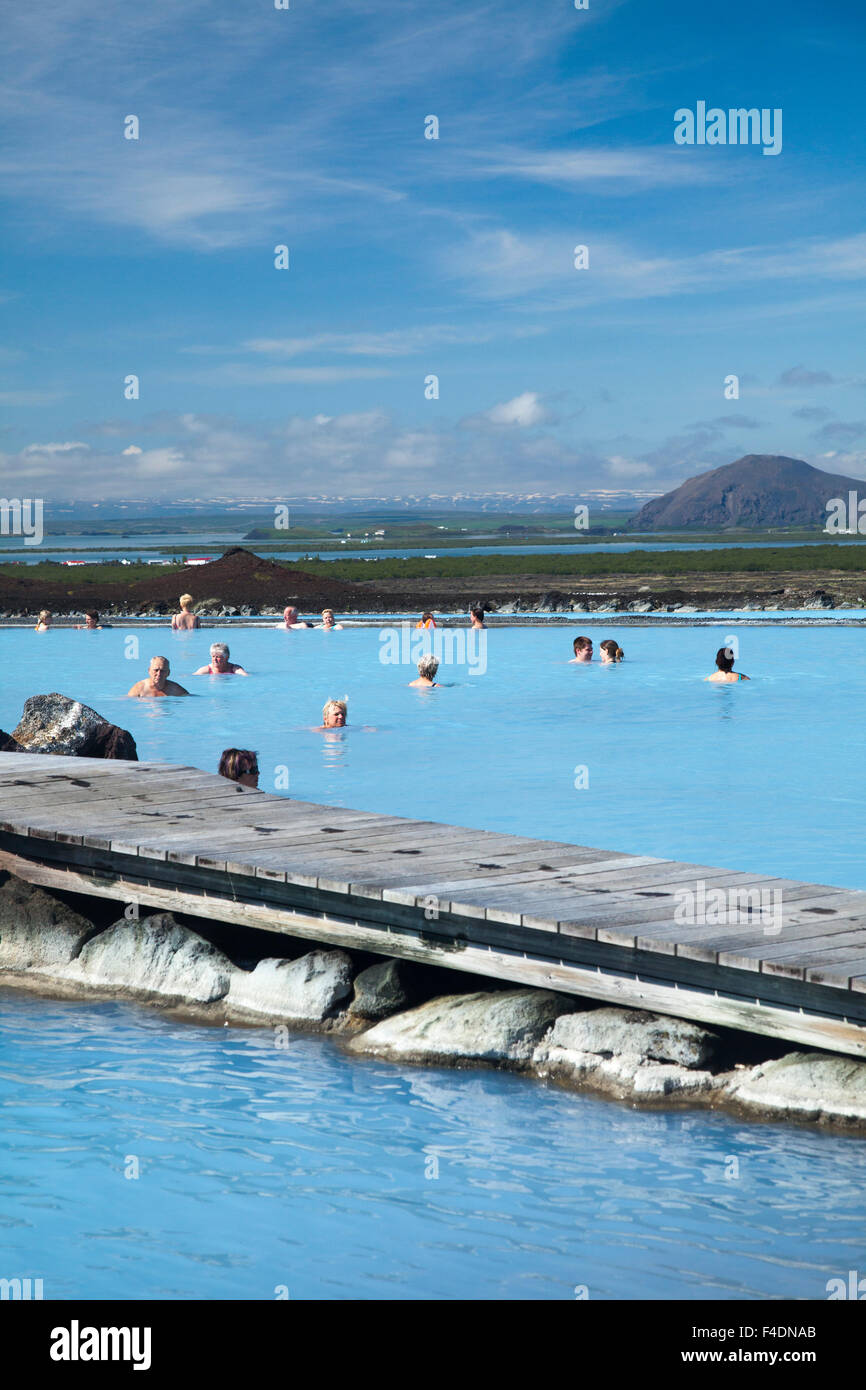 Nuotatori a Myvatn natura Bagni, Myvatn, Nordhurland Eystra, Islanda. Foto Stock