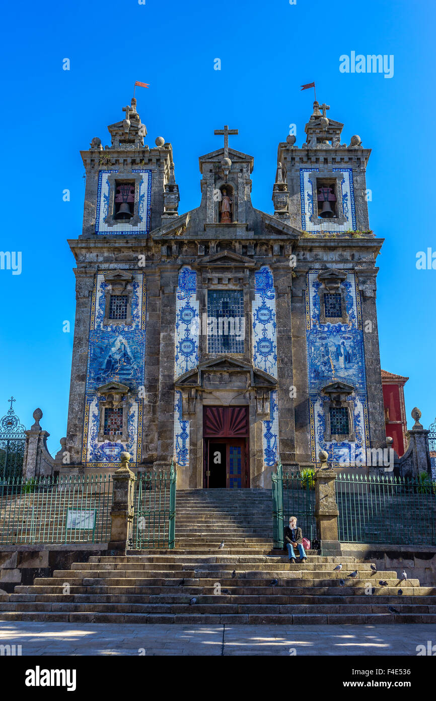 Ritratto di Santa Clara facciata della chiesa in una giornata di sole. Settembre, 2015. Porto, Portogallo. Foto Stock