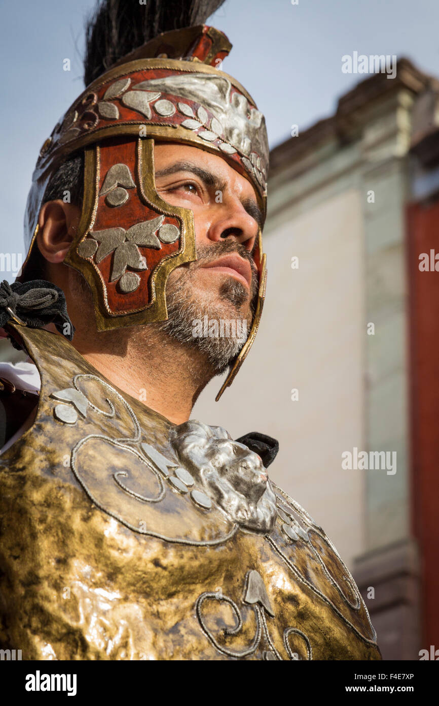 Messico, San Miguel De Allende. Soldato Romano in processione del Venerdì santo. Credito come: Don Paulson Jaynes / Galleria / DanitaDelimont.com Foto Stock