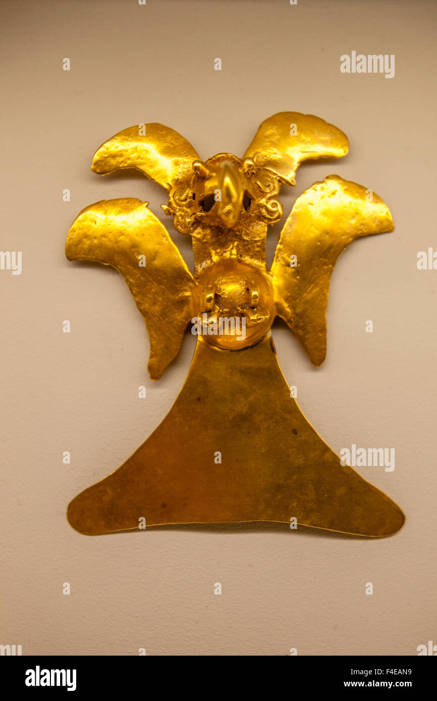 Precolombiana ciondoli oro. Vecchi pezzi tradizionale risalente al 500 D.C. Il Museo dell'oro. San Jose. Costa Rica. America centrale. Foto Stock