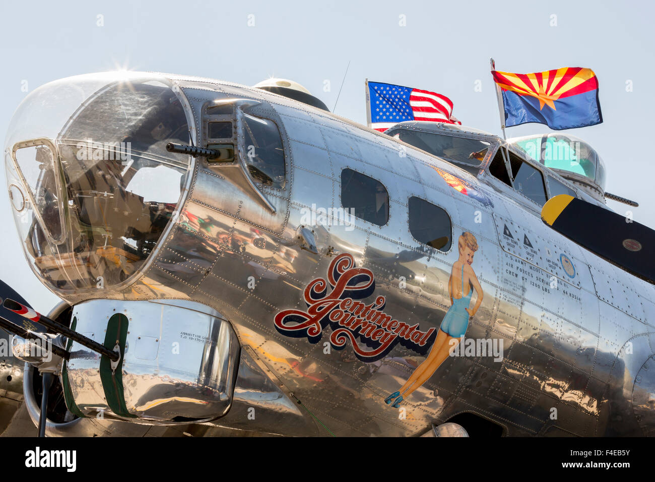 Stati Uniti d'America, Arizona, Glendale, Luke Air Force Base. Vintage 'Sentimental viaggio' B-17G bombardiere. Credito come: Wendy Kaveney Jaynes / Galleria / DanitaDelimont.com Foto Stock