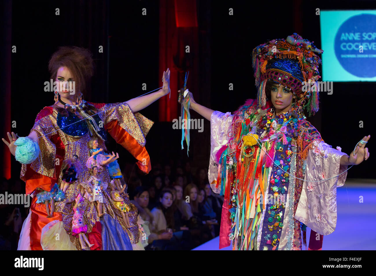 All Saints Church, The Drive, City of Brighton & Hove, East Sussex, Regno Unito. Concorso Showreel Design di Anne Sophie Cochevelou, Glorious Junk, in mostra alla Brighton Fashion Week 2015 allo Showreel Catwalk Show, . 16th ottobre 2015 Foto Stock