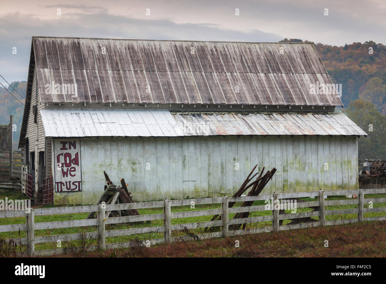 North Carolina, Valle Crucis, granaio, autunno Foto Stock