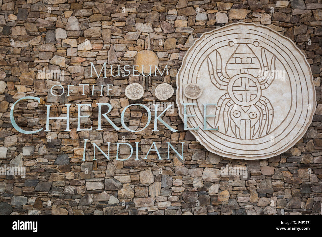 North Carolina, cherokee, indiani Cherokee Prenotazione, segno per il museo degli indiani Cherokee Foto Stock