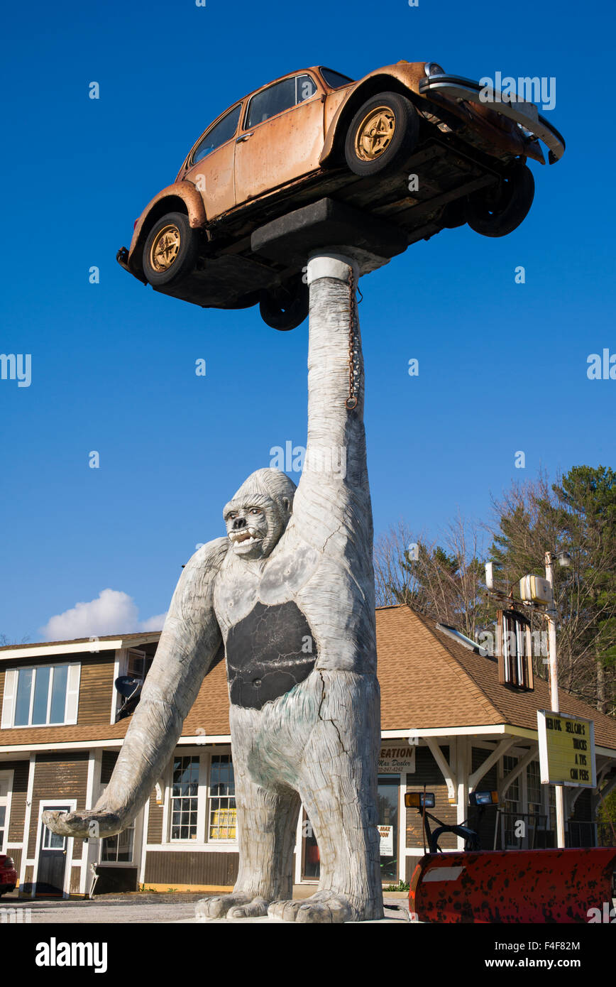 Vermont, Leicester, grande gorilla e Vw Bug scultura Foto Stock