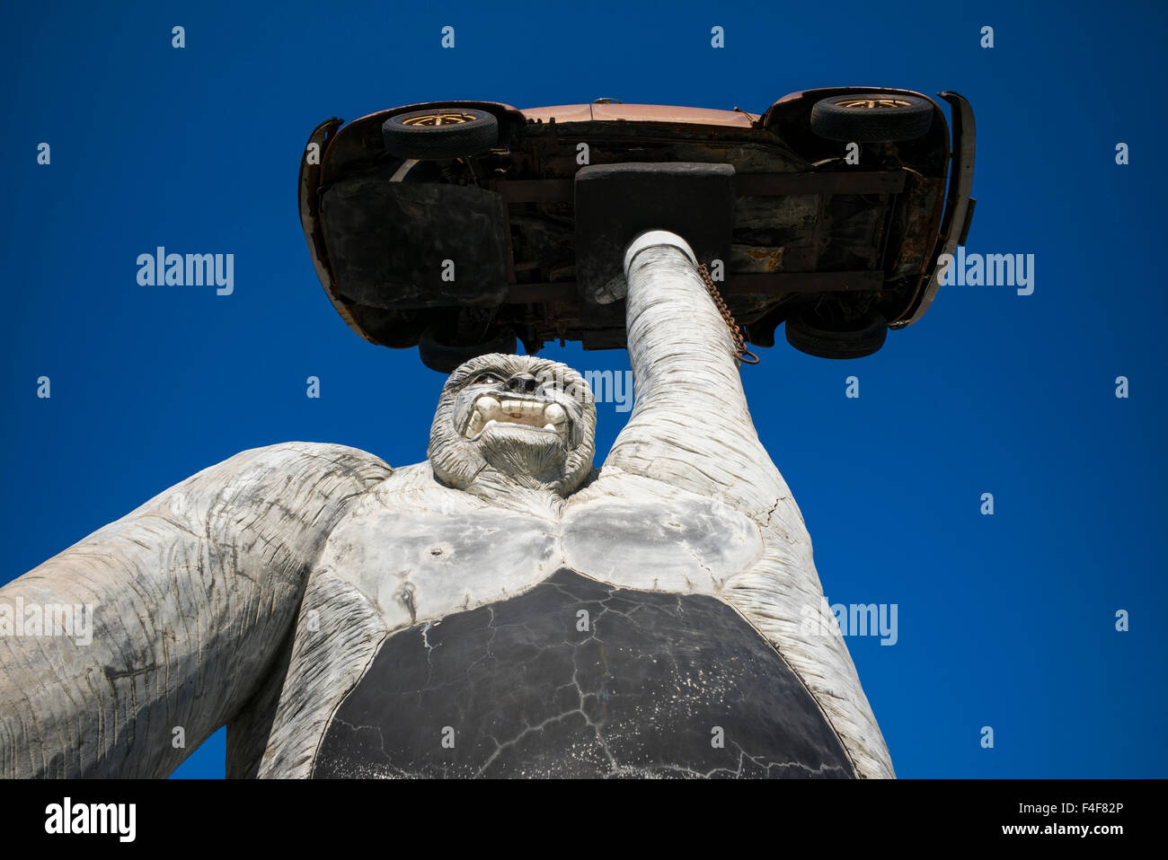 Vermont, Leicester, grande gorilla e Vw Bug scultura Foto Stock