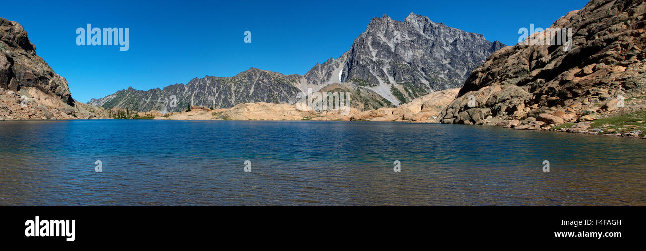 Stati Uniti d'America, Washington, Alpine Lakes Wilderness, Ingalls Lago e Monte Stuart. Foto Stock