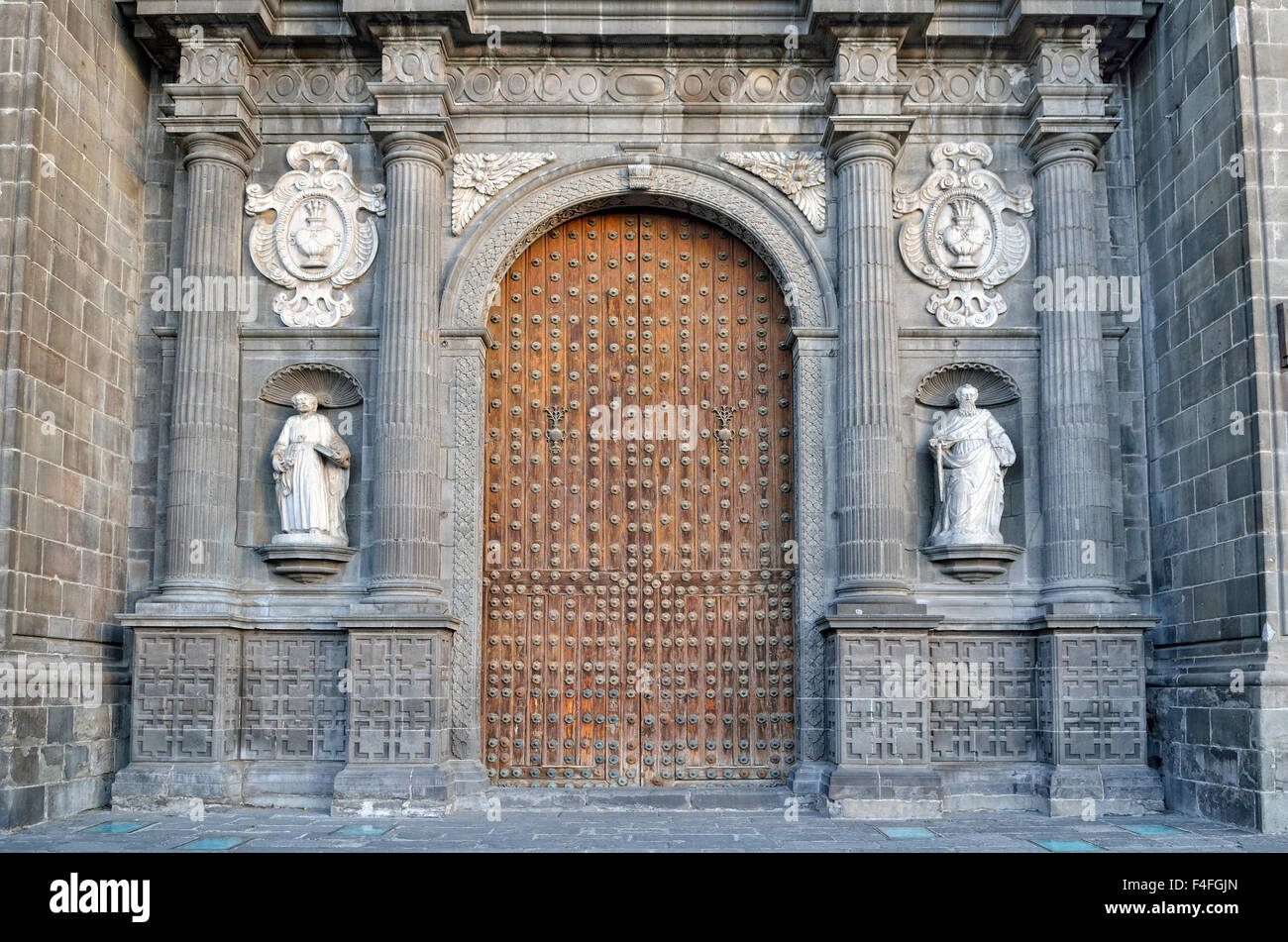 Portale principale della cattedrale, Heroica Puebla de Zaragoza, Puebla, Messico Foto Stock