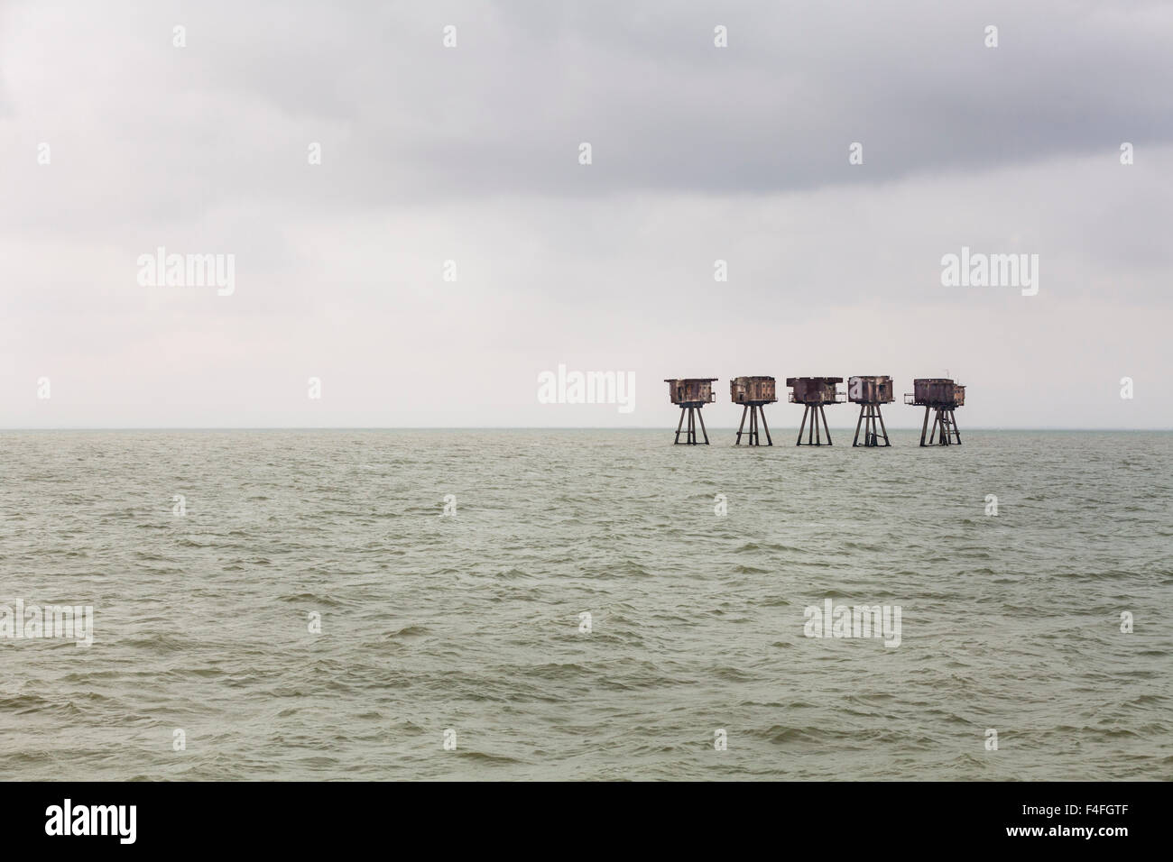 Maunsell Sea Forts Shivering Sands abbandonato WW2 anti aicraft difese nell'estuario del Tamigi off costa della contea del Kent settentrionale Foto Stock