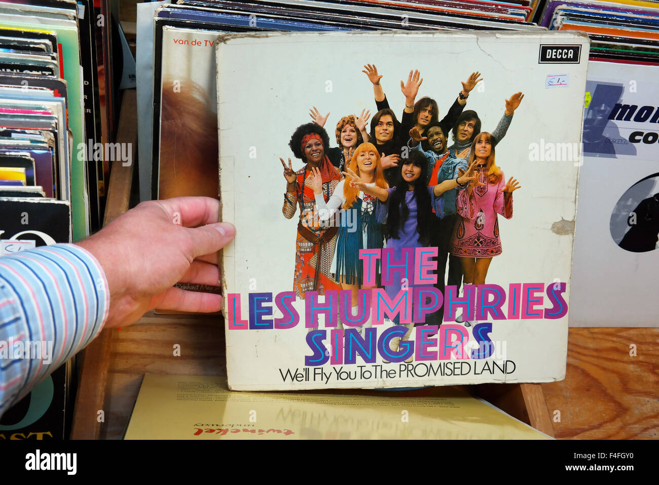 Registrazione LP degli anni settanta il gruppo musicale Il Les Humphries cantanti in una seconda mano store. Foto Stock