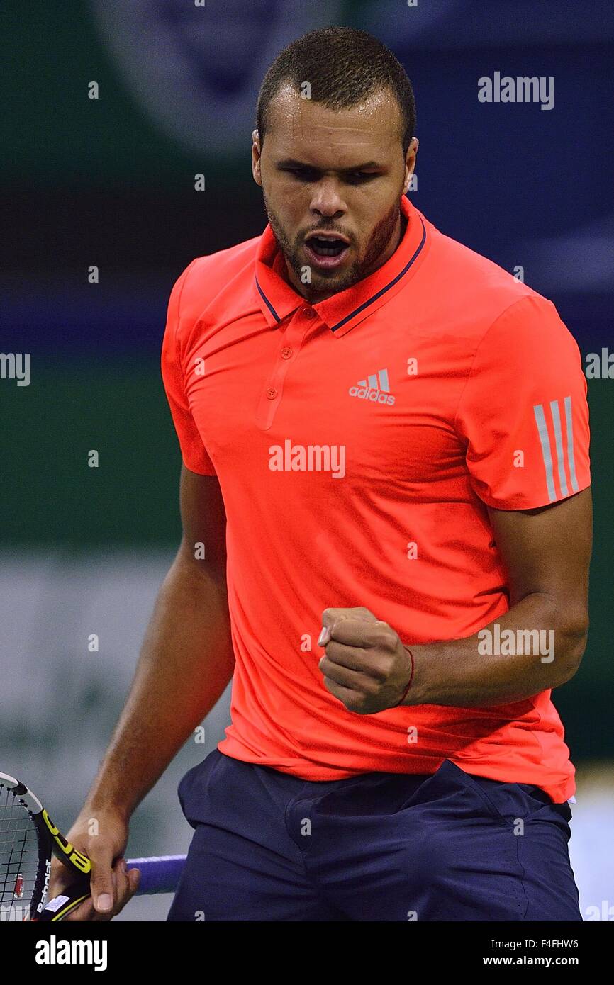 Shanghai, Cina. 17 ottobre, 2015. JO WILFRIED TSONGA durante il match contro Rafael Nadal di Spagna, durante il semi - finali della Shanghai Rolex Masters torneo di tennis. Credito: Marcio Machado/ZUMA filo/Alamy Live News Foto Stock