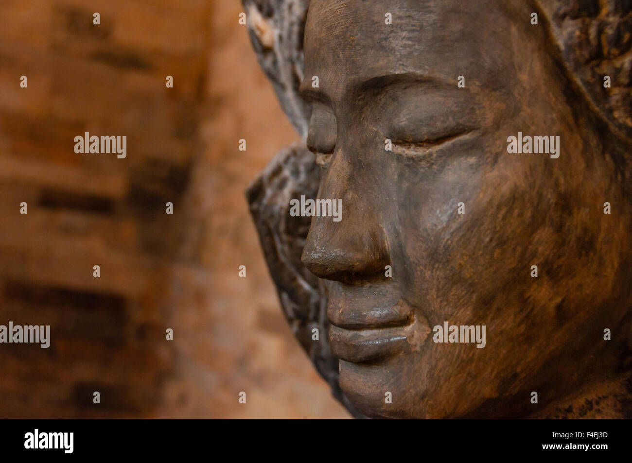 La faccia anteriore del Buddha di pietra Foto Stock