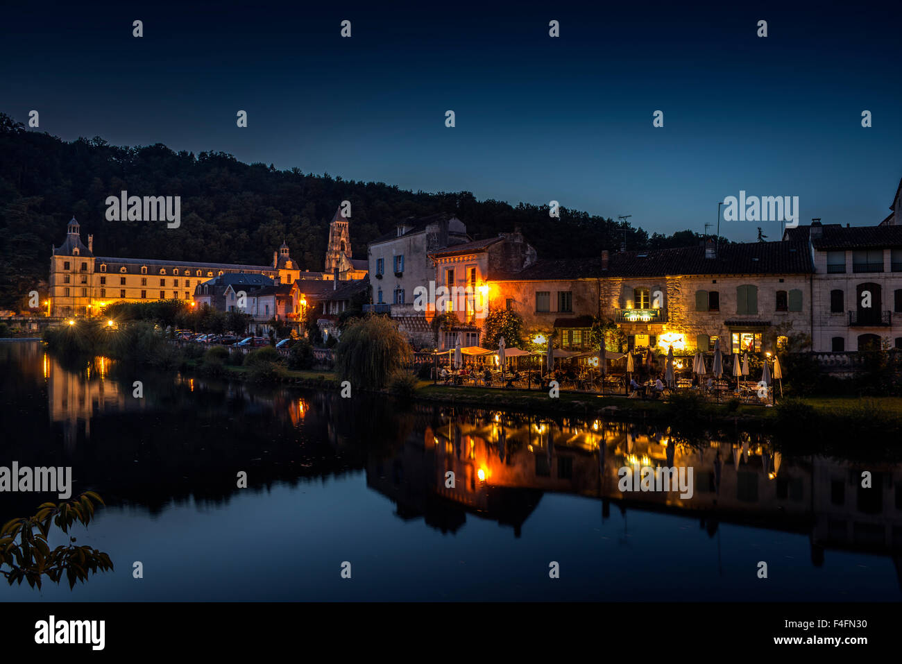 Brantome, "Venezia del Perigord', Abbazia di Saint Pierre, Périgord e Dordogna, Aquitaine, Francia Europa Foto Stock