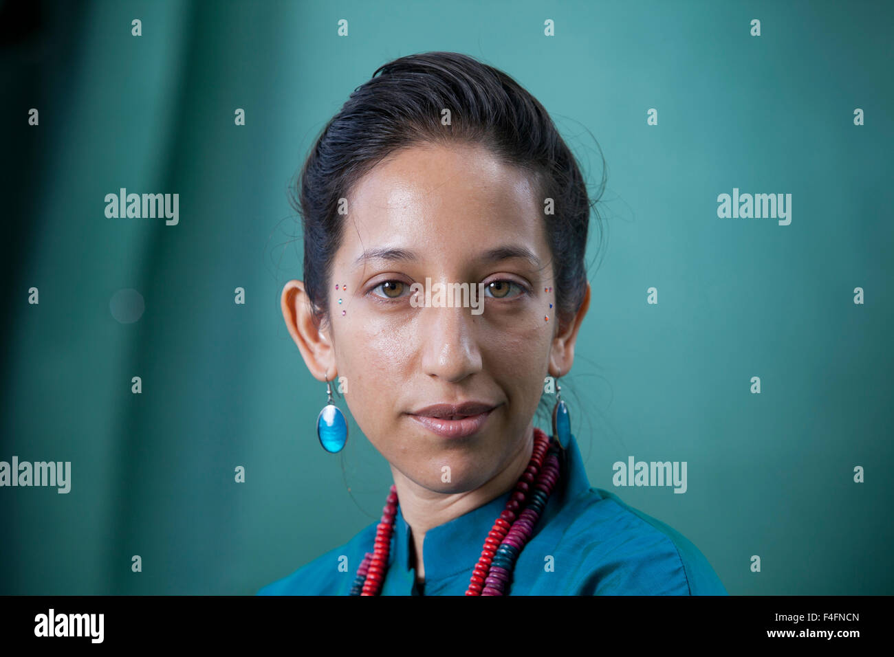 Bidisha, il British Indian emittente e giornalista, all'Edinburgh International Book Festival 2015. Foto Stock