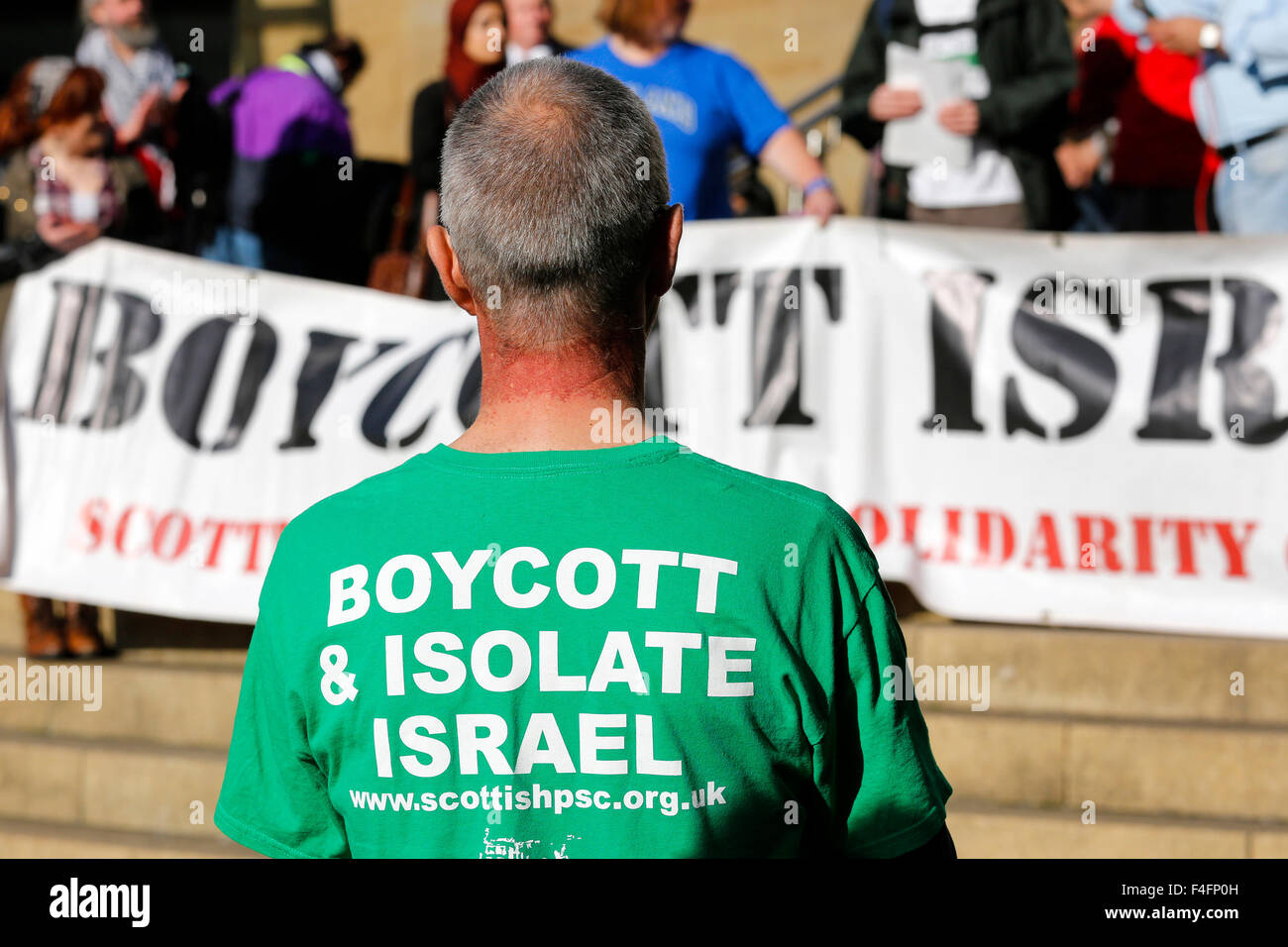 Un certo numero di membri e simpatizzanti scozzese della Palestina Campagna di solidarietà a cui hanno partecipato un rally nel centro della città di Glasgow. Questo è uno di una serie di manifestazioni che si terranno in tutta la Scozia a sostegno dei palestinesi e contro la presunta occupazione della Palestina da parte di Israele. Il rally è stato affrontato da un certo numero di oratori tra cui ALEX ROWLEY, MSP, vice leader scozzese della festa del lavoro. Foto Stock