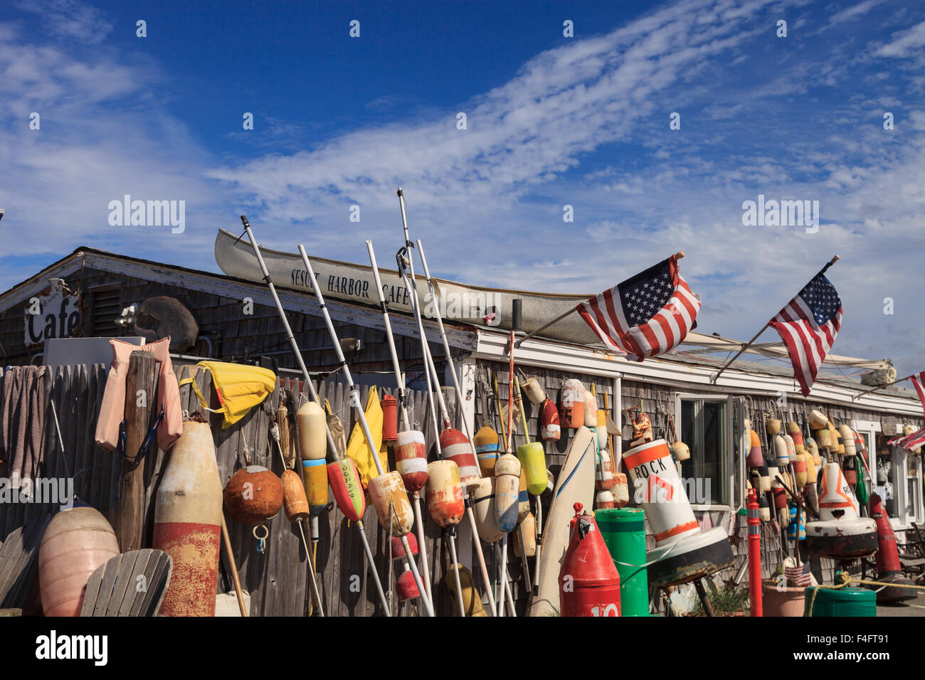 Boe su un Cape Cod. Pesca shack in Massachusetts in estate Foto Stock