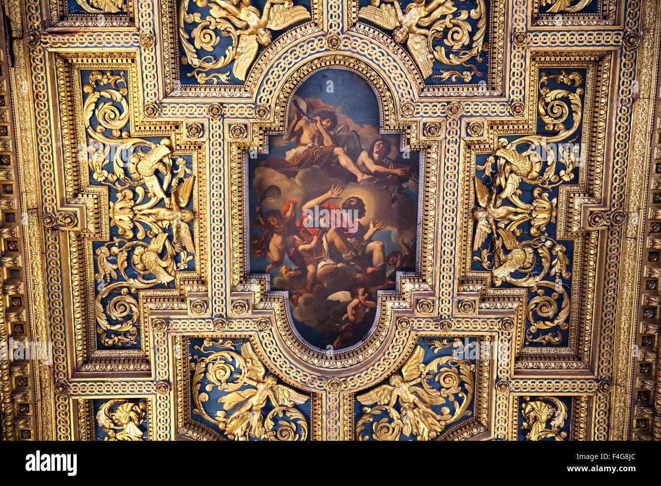 Il soffitto della Chiesa di San Crisogono nel quartiere romano di Trastevere Foto Stock