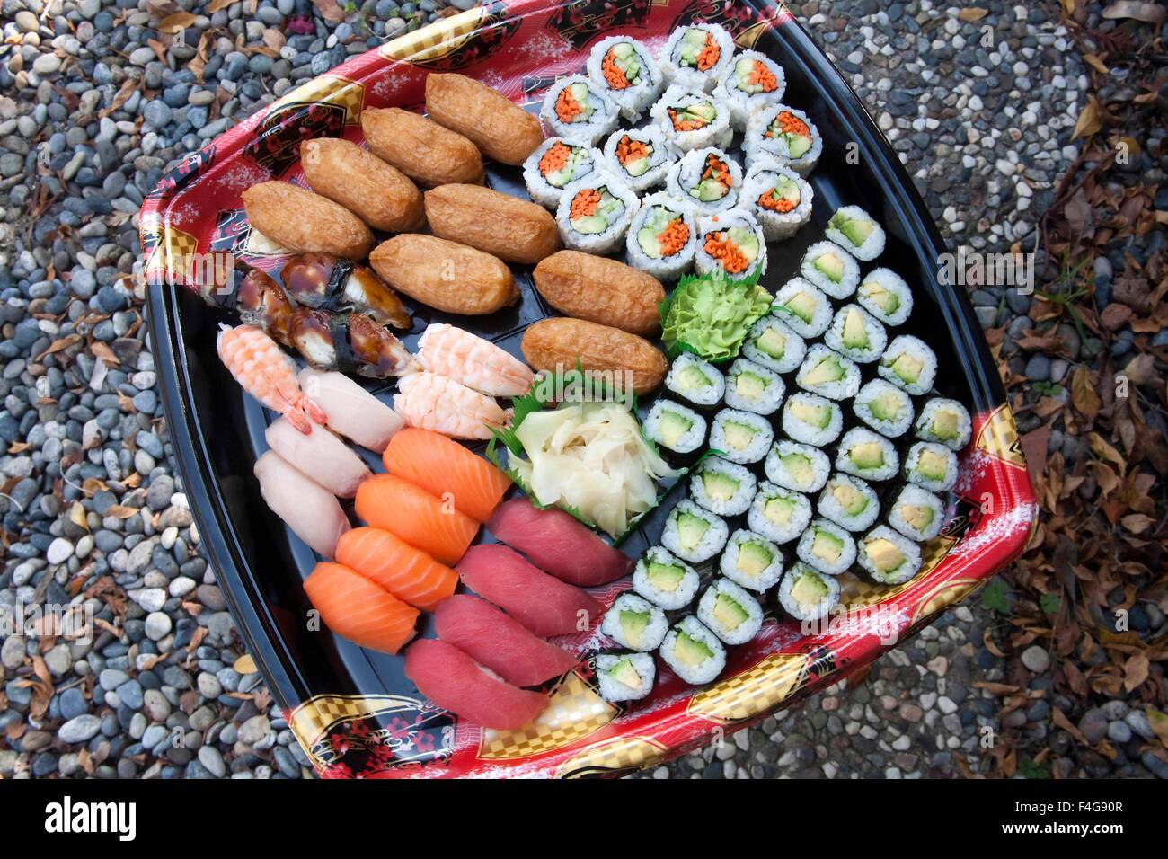 Assortimento di sushi giapponese preferiti. (Grandi dimensioni formato disponibile) Foto Stock