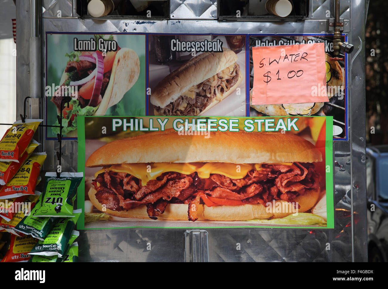 Philly cheese bistecche in vendita da un venditore ambulante, in Philadelphia, Pennsylvania, STATI UNITI D'AMERICA Foto Stock