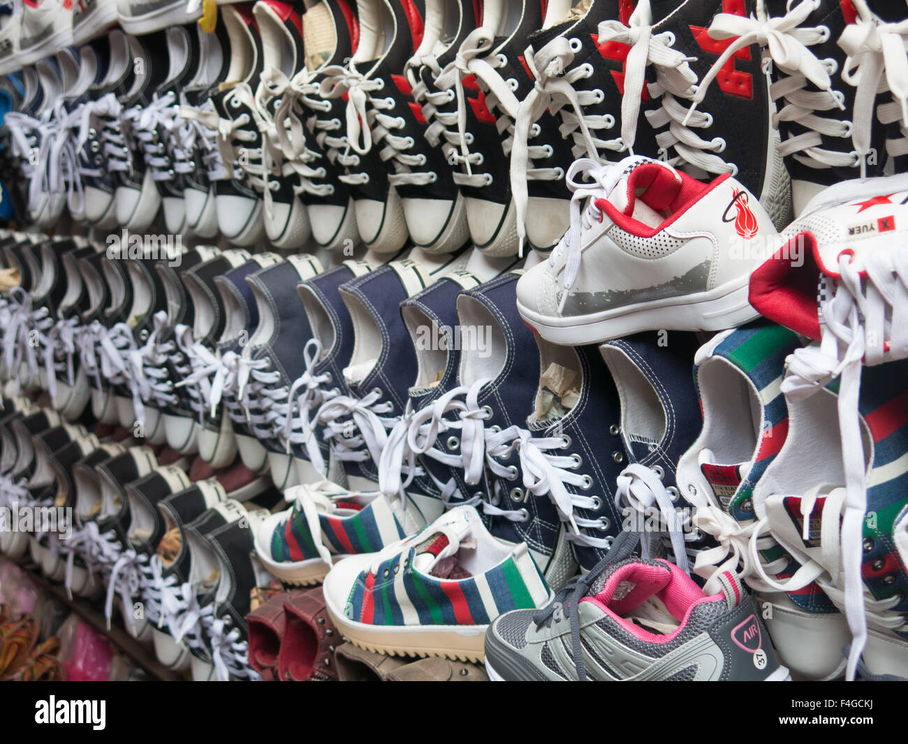 Pressione di stallo di calzature scarpe di visualizzazione Foto Stock