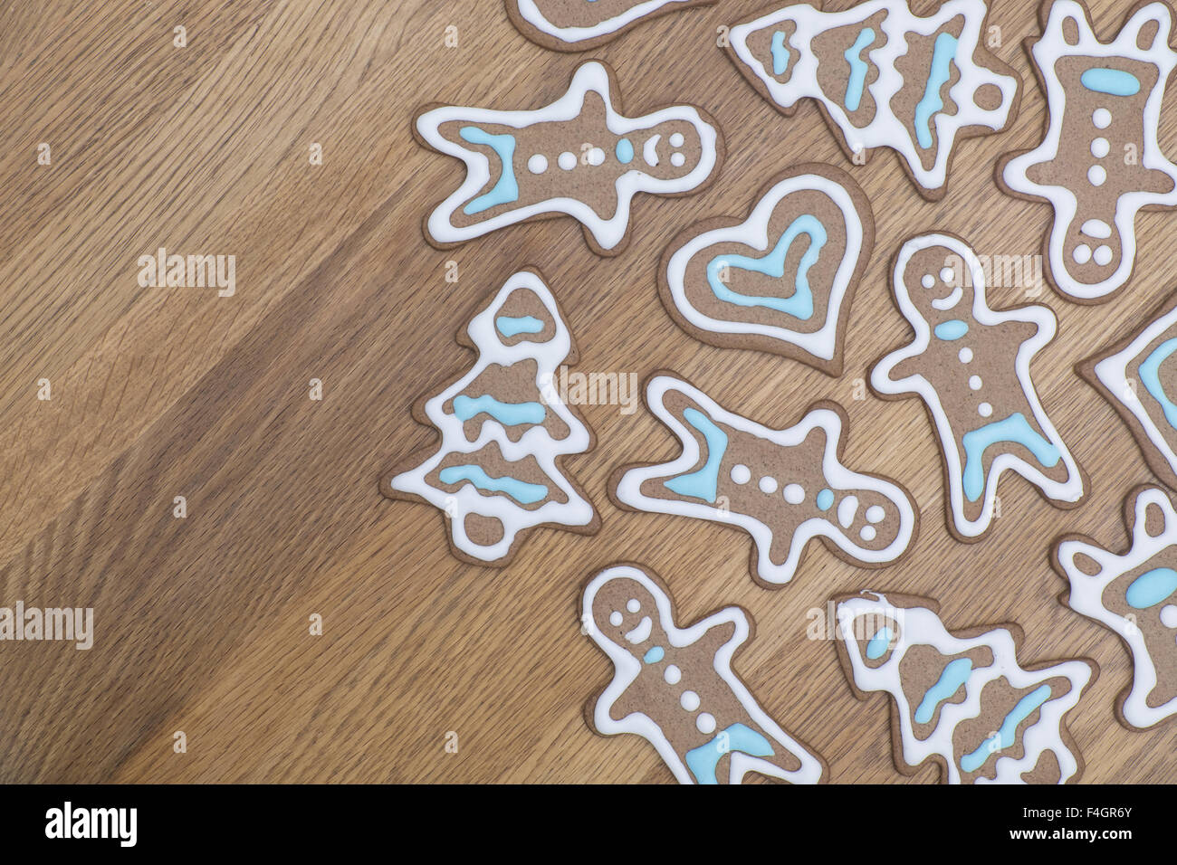 Varietà di gingerbread cookie su una tavola di legno Foto Stock