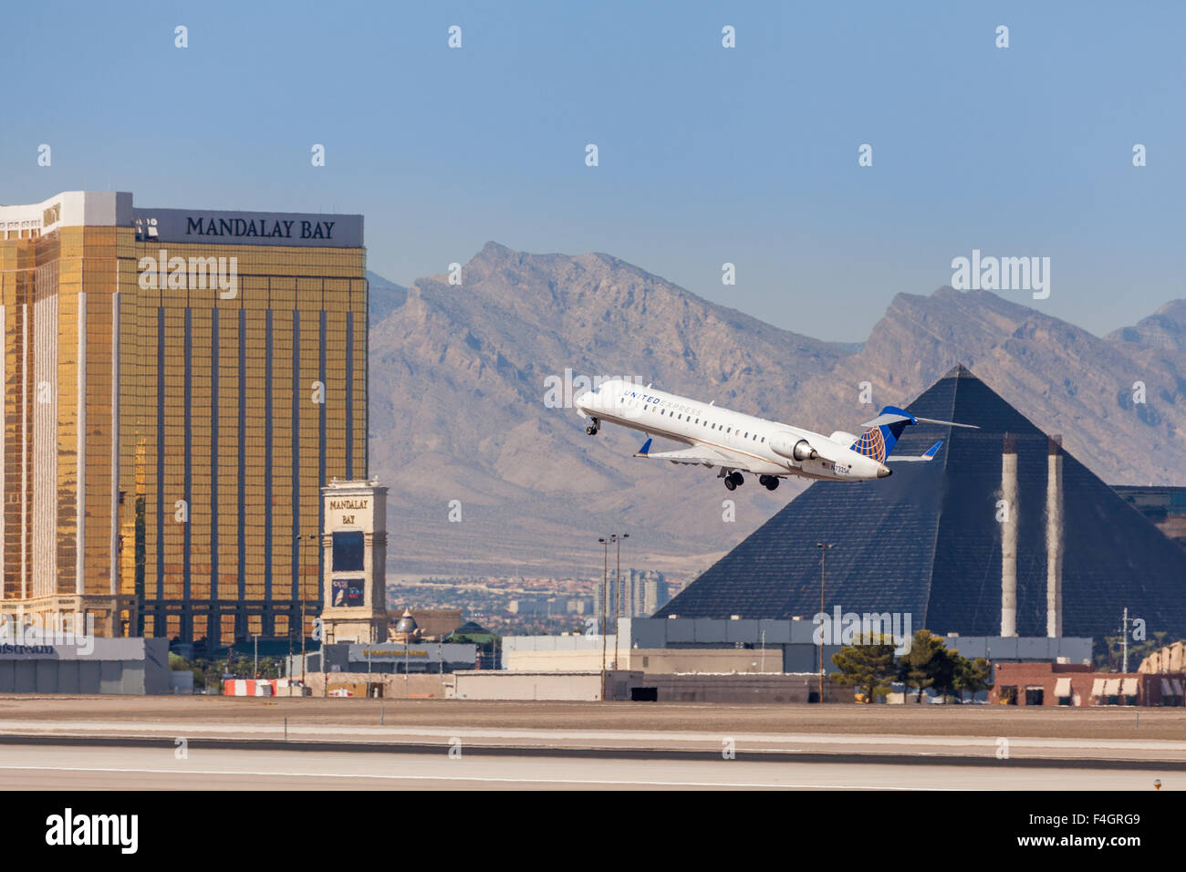 United Airlines decolla da Las Vegas all'Aeroporto Internazionale di McCarran Foto Stock