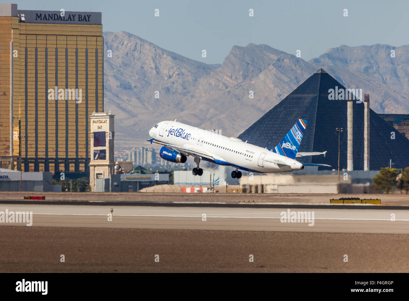 Jet Blue il decollo da Las Vegas all'Aeroporto Internazionale di McCarran Foto Stock