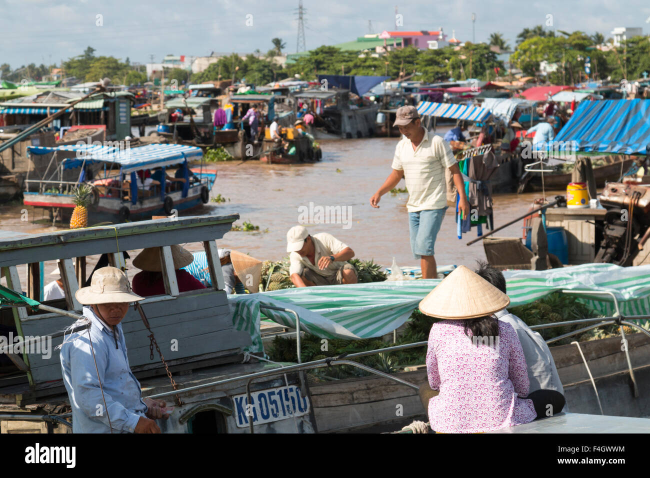 Barche a Cai rang mercati galleggianti,Can Tho, sul fiume Mekong,delta del Mekong, Vietnam Foto Stock
