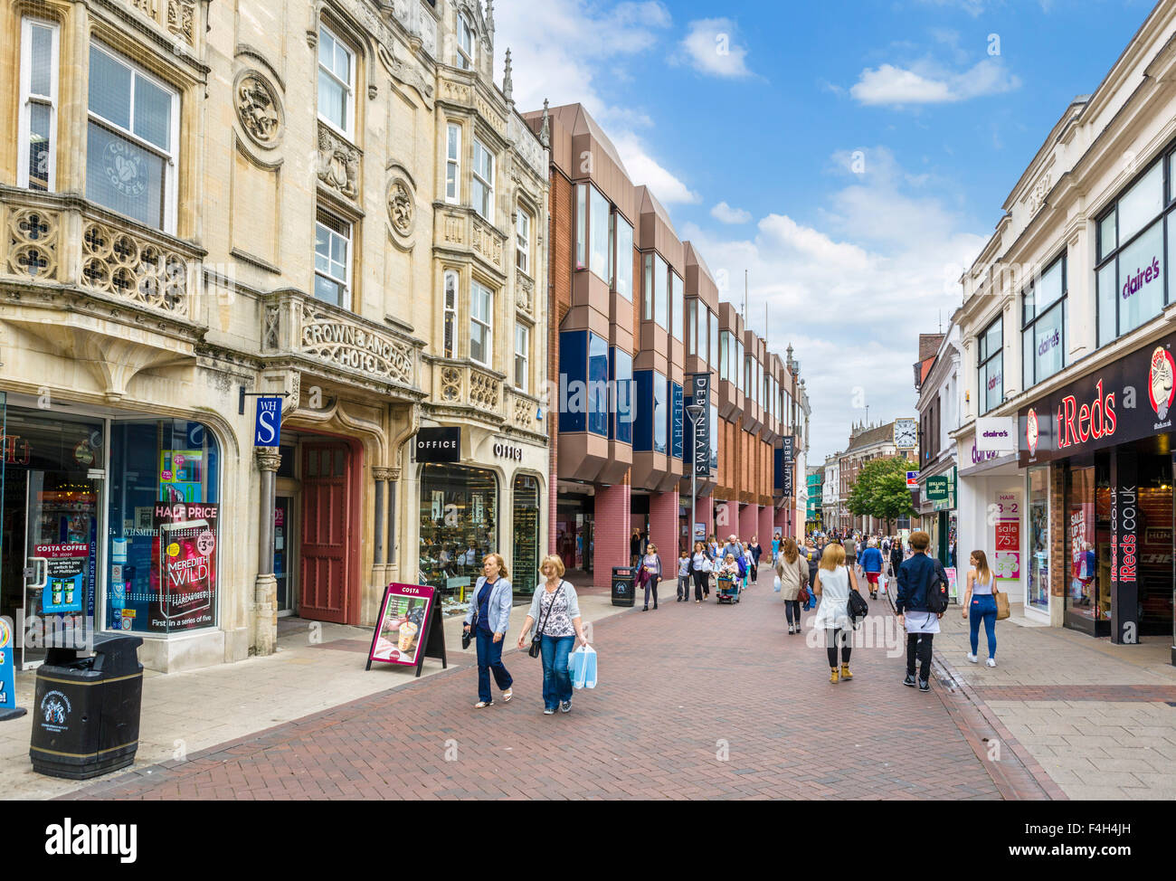 Negozi su Westgate Street nel centro della città, Ipswich, Suffolk, Inghilterra, Regno Unito Foto Stock