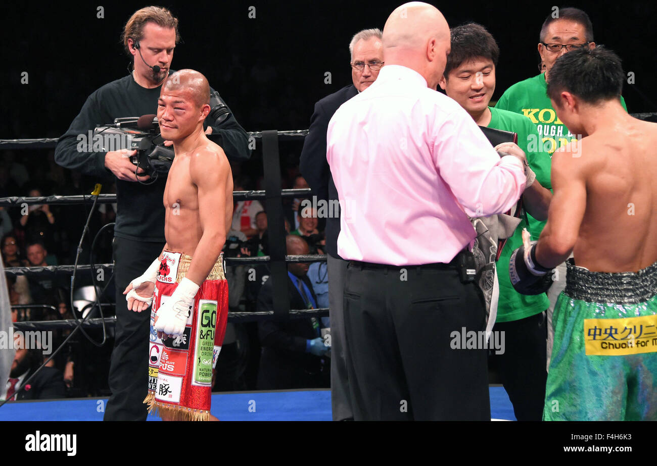 Koki Kameda (JPN), 16 ottobre 2015 - Pugilato :Koki Kameda del Giappone reagisce dopo aver perso un super pesi mosca boxe bout contro Kohei Kono del Giappone in Chicago, Stati Uniti. (Foto di AFLO) Foto Stock