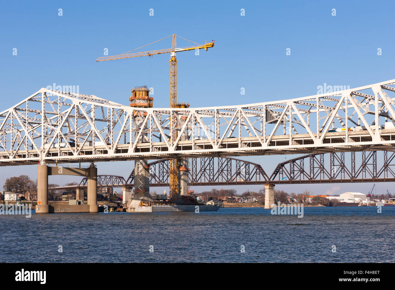 Il ponte Kennedy, nuova I-65 ponte (in costruzione) e quattro grandi Ponte sul Fiume Ohio a Louisville, Kentucky. Foto Stock