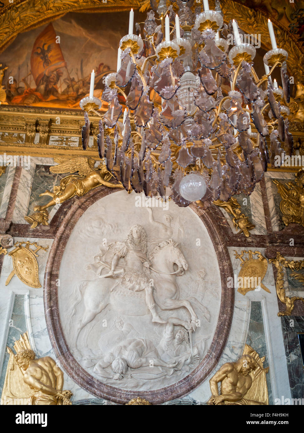 Versailles War Room lampadario e re cavallo Equitazione bassorilievo Foto Stock